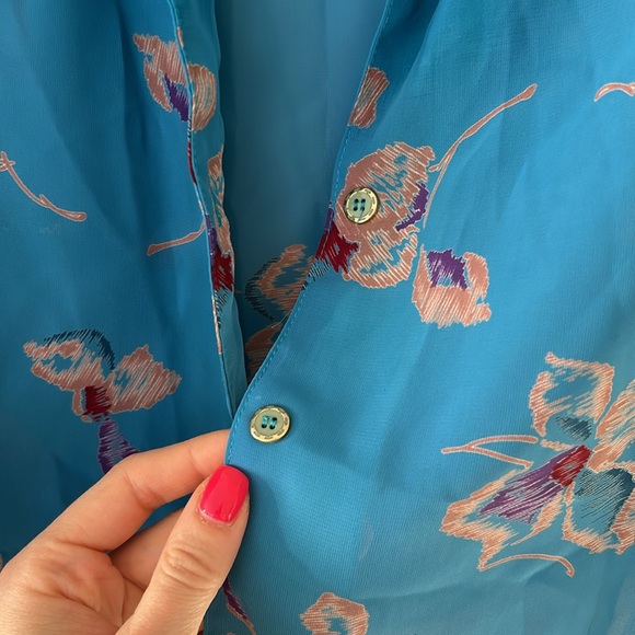 Lightweight blue floral button up tshirt, collared fits like s-m, japanese brand - Picture 3 of 4